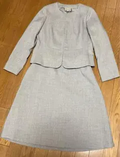 美品 エマジェームス フォーマルノーカラースーツ グレー 卒業入学式