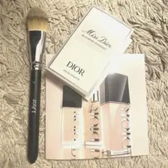 Dior ファンデーションブラシ+サンプルセットのサムネイル