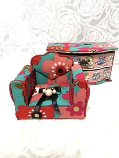 カルトナージュ　ミニチュアソファとティーカップと花柄の収納ボックス　ピンクと赤