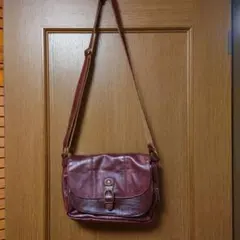 ダークブラウン フラップ式ショルダーバッグ