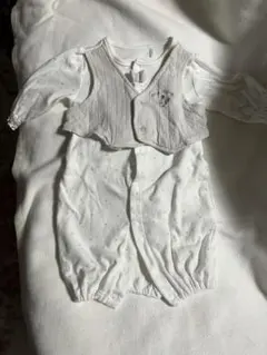 ホワイト ベスト付きロンパース