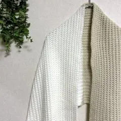 R.NEWBOLDリブ編みニットマフラー ホワイトとベージュ冬のサムネイル