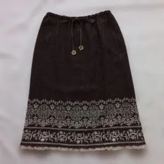 【L'EST ROSE】レストローズ　焦げ茶系　裾刺繍　膝丈スカートのサムネイル