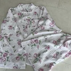 NARUE 花柄パジャマ Mサイズのサムネイル