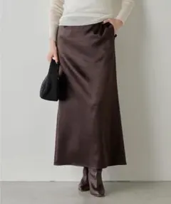 ガリャルダガランテ　クレーターサテンスカート