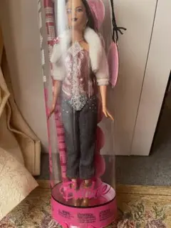 未使用♡Barbieファッションフィーバー♡ウォールクロック I'M A Barbie GIRL🎀 Barbieの服がﾋｭｰﾏﾝｻｲｽﾞで5Style登場