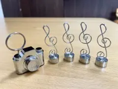 カメラ型フォトスタンド　メモクリップ　カードスタンド