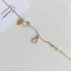 *お花チャームとガラスビーズのブレスレット（ピンク）＊ハンドメイド