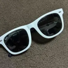 Ray-Ban Wayfarer RB2140 サングラスのサムネイル