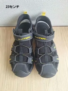 最終値下げ！！NEV キッズ　ジュニアサンダル ブラック/イエロー　23センチ