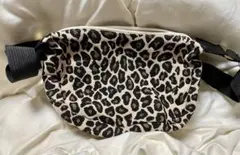 ヒョウ柄ショルダーバッグ／スリングバッグ／ミニクロスボディバッグ • 送料込み