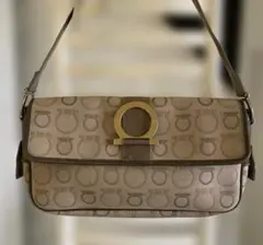 ♥サルヴァトーレフェラガモ　ガンチーニ　総柄　ショルダーバッグ