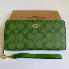 【新品未使用】COACHコーチ長財布　C4715　パンチンググリーン　緑　ラウンドファスナー COACH コーチ 長財布 C4715 グリーン レーザーカット - メルカリ