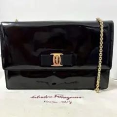 Salvatore Ferragamoエナメルバッグミラー付き ブラック 美品 Salvatore Ferragamoエナメルバッグミラー付き ブラック 美品