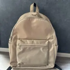 ナイロンリュック　ベージュ×ゴールド金具
