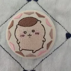 ちいかわ　くりまんじゅう　 刺繍缶バッジ