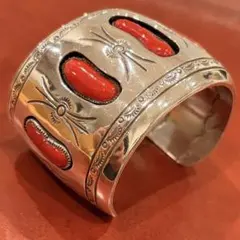 ナバホ族（Navajo）コラルバングルのサムネイル