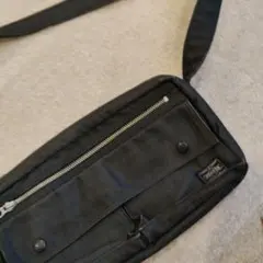 ブラックナイロンショルダーバッグ