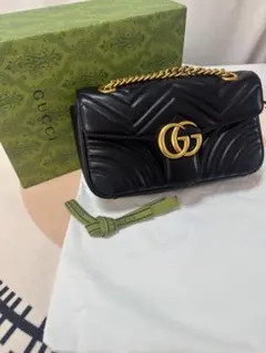 GUCCI GGマーモント キルティング レザー ショルダーバッグ ブラックのサムネイル