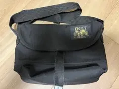 美品　DCCi ブラック メッセンジャーバッグ