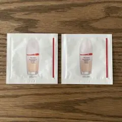 資生堂　エッセンススキングロウファンデーション　220 サンプル