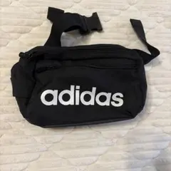 adidas ボディバッグ 黒