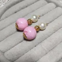 ハンドメイド ピンク ボール型 ピアスまたはイヤリング