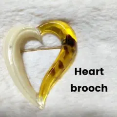 ハート型ブローチ クリーム色と透明な黄色 べっ甲風