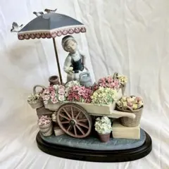 LLADRO リヤドロ 公園通りの花屋さん #1454 陶器 置物 台座付きのサムネイル