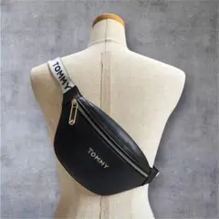 トミーヒルフィガー 美品 フェイクレザー ウエストポーチ ロゴ金具 ブラック
