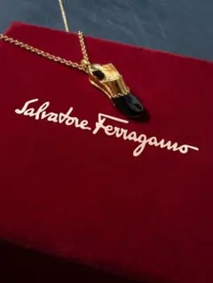 Salvatore Ferragamo 靴 チャーム ネックレス フェラガモ