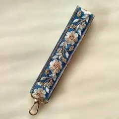 ❋ハンドメイドストラップn❋インド刺繍リボン　ハンドストラップ