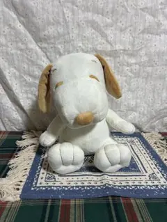 スヌーピーブランケット付きのぬいぐるみ