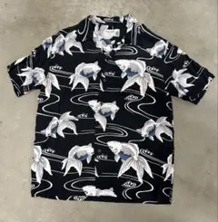 IOLANI イオラニ アロハシャツ 黒 金魚柄　レーヨンのサムネイル