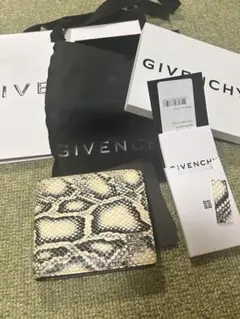 GIVENCHY 二つ折り財布 パイソン柄のサムネイル