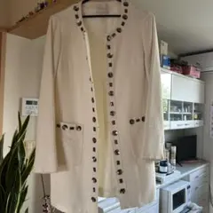 Cara ノーカラージャケット ホワイト ビジュー装飾のサムネイル
