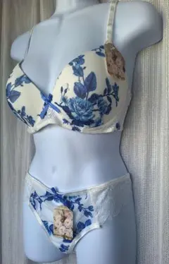 B85 ブルーフラワー ブラジャーTバックショーツセット