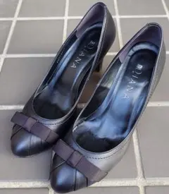 み*ぃ様 【新品未使用・美品】DIANA 黒 レザー パンプス リボン付（22.