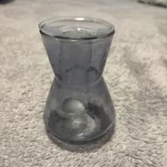 グレーのガラス製フラスコ型花瓶