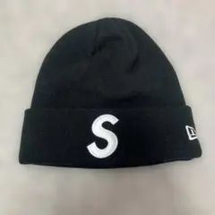 supremeニット帽　ニューエラビーニー　Sロゴ