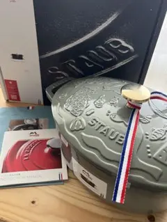【新品】staub ミナペルホネン オーバル 23 cm　ユーカリ　オーシャンのサムネイル