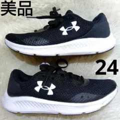美品　Under Armour ブラック ランニングシューズ　24