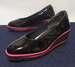 美品✨ヒルズアベニュー ウェッジソールパンプス ブラック ピンク 23cmのサムネイル