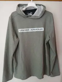 UNDER ARMOUR 　グレー 　フードパーカー　薄手　M