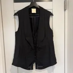 【美品】メルフ　merph メンズ　リネンベスト　ブラックのサムネイル