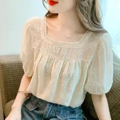 新品 刺繍入りクリーム色半袖ブラウス スクエアネック パフスリーブ 夏 春