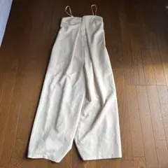 クリーム色 スリーブレスオールインワンのサムネイル