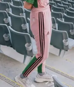 美品 adidas ハーフパンツ サッカー日本代表　ショートパンツnigo 桜餅 アディダスがNIGO®デザインによる桜餅のような色合いのサッカー