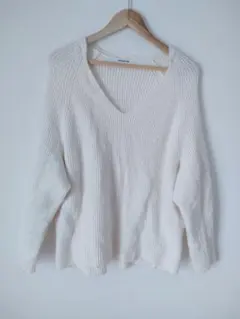 ナチュラルビューティーベーシック Vネック ニット セーター フリーサイズ