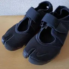 ナイキ エアリフト DZ4182-010 ブラック　24センチ